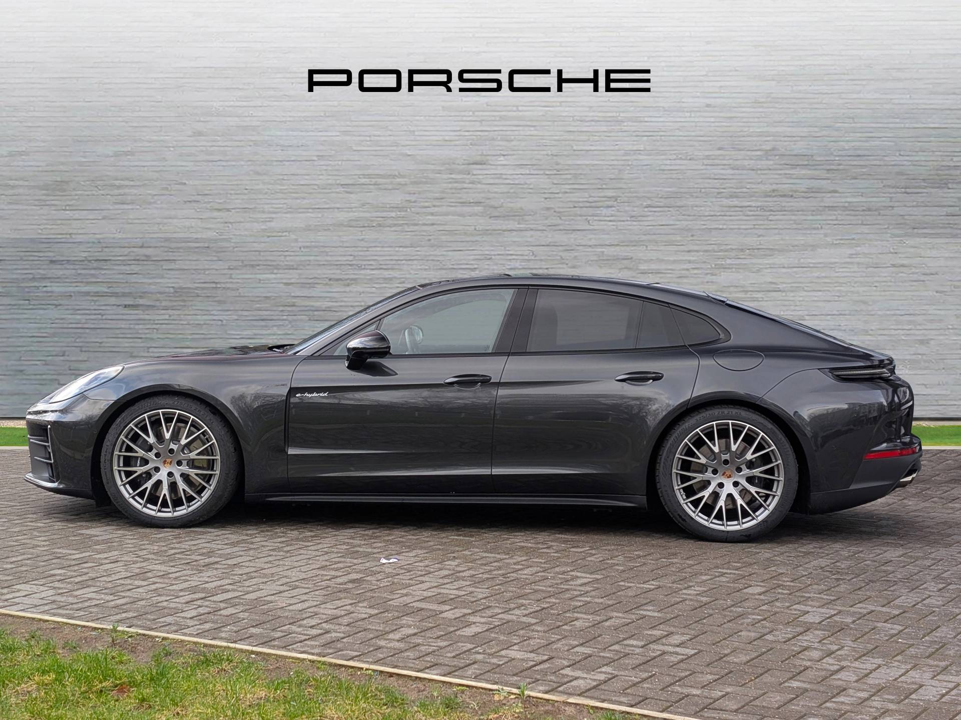 Panamera 4 E-Hybrid, photo 2 of 36