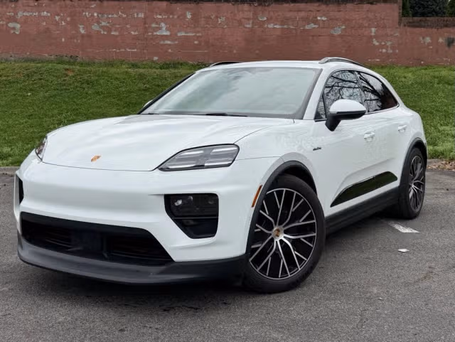 Used 2025 Porsche Macan Base with VIN WP1AA2XA5SL002772 for sale in Knoxville, TN