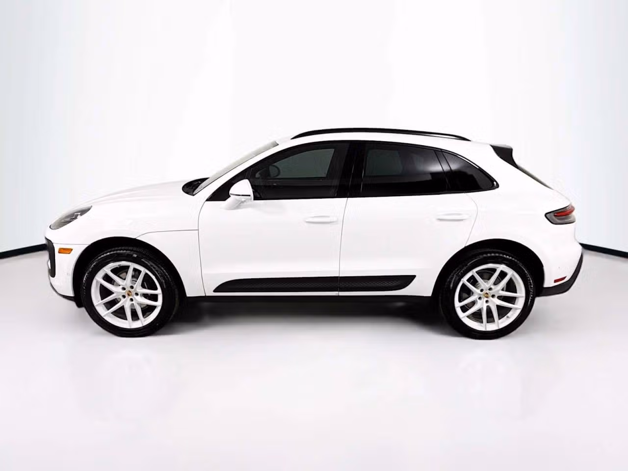 2026 Porsche Macan T - Photo 12