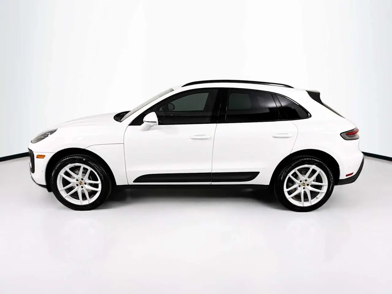 2026 Porsche Macan T - Photo 16