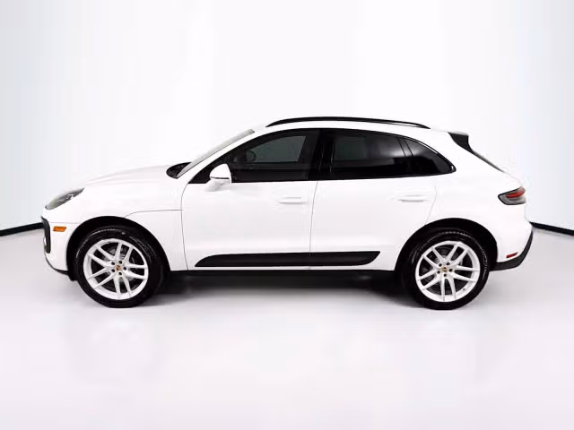 2026 Porsche Macan T - Photo 10
