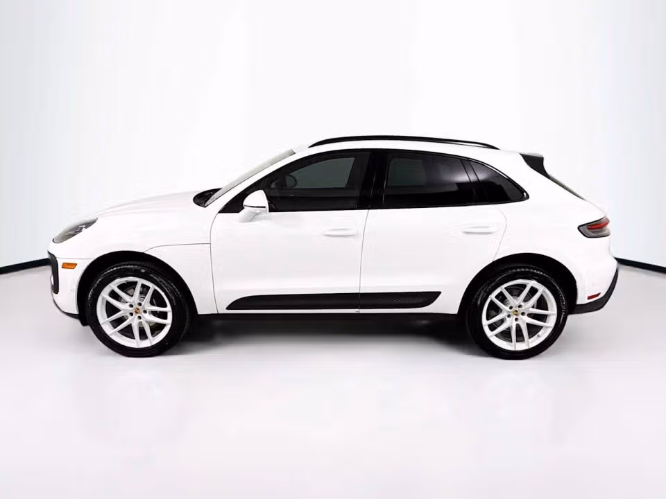 2026 Porsche Macan T - Photo 11