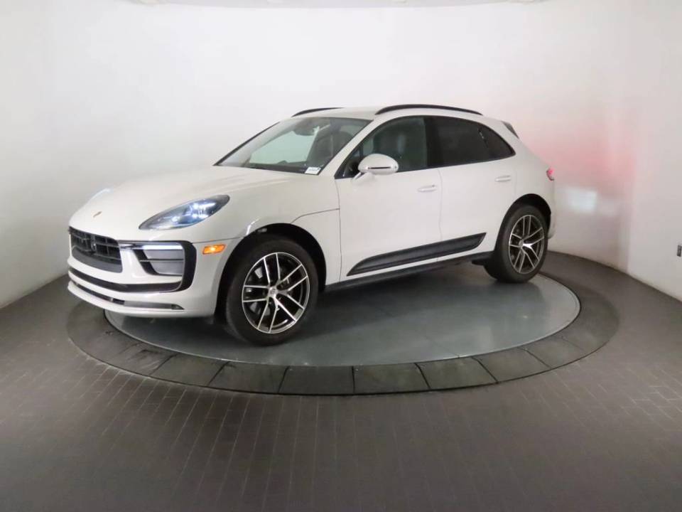 2025 Porsche Macan Base