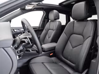 2025 Porsche Macan - Photo 33