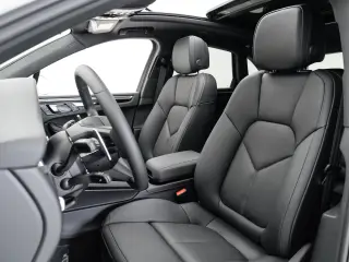 2025 Porsche Macan - Photo 37