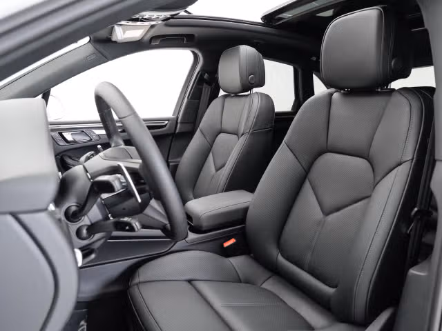 2025 Porsche Macan - Photo 34
