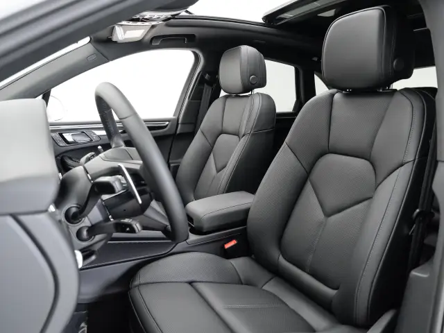 2025 Porsche Macan - Photo 38
