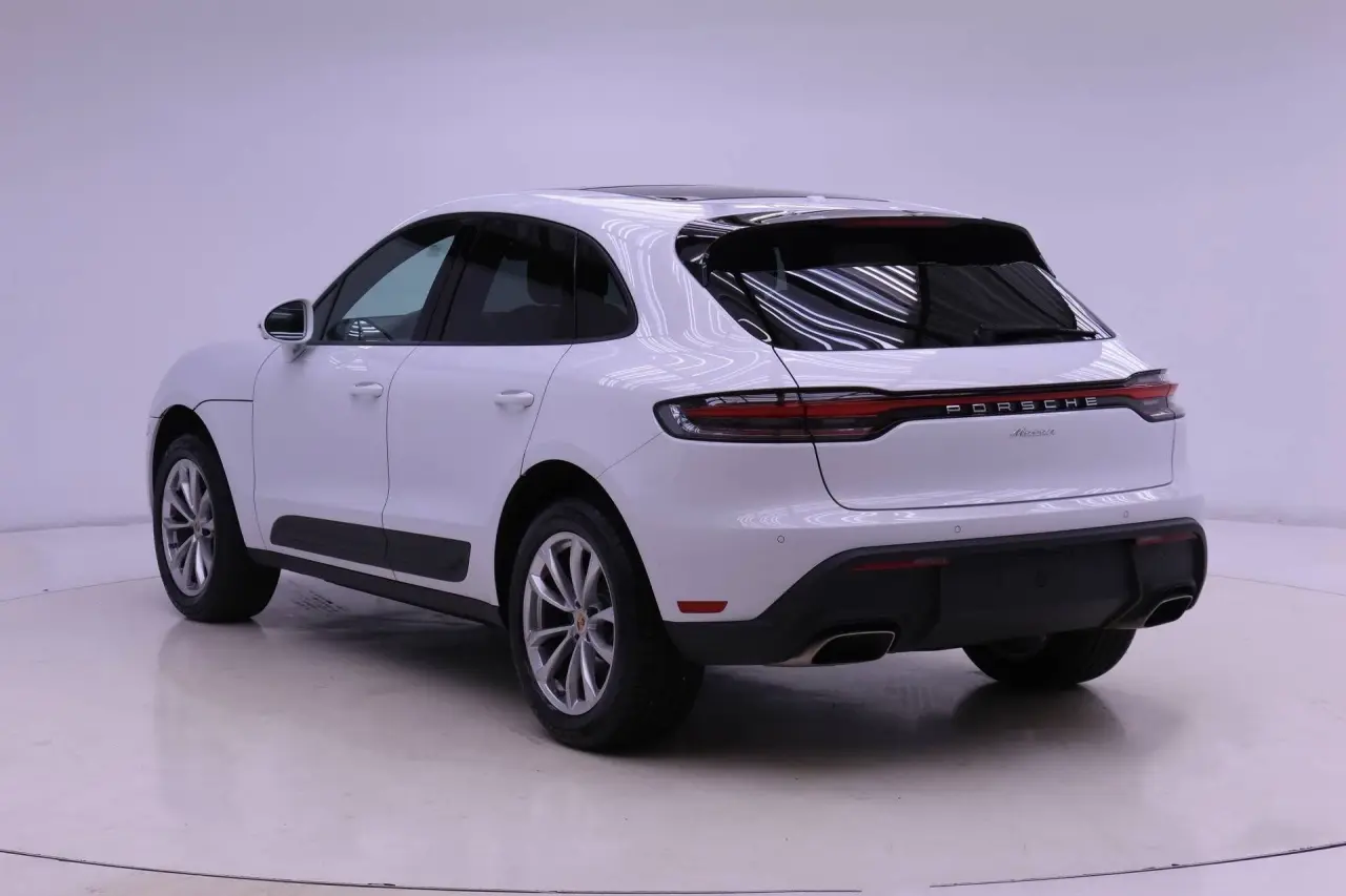 2025 Porsche Macan - Photo 24
