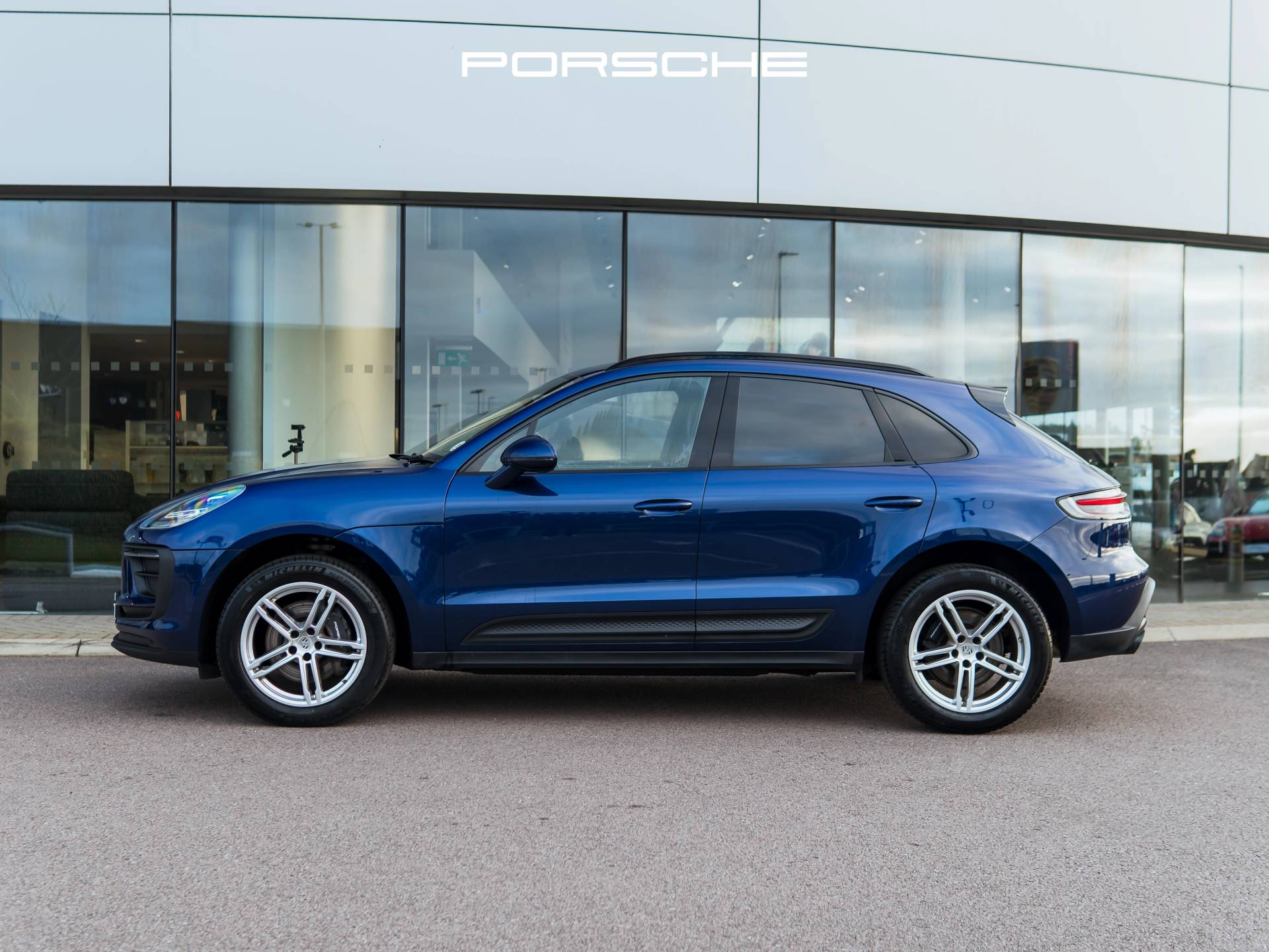 Macan, photo 2 of 38