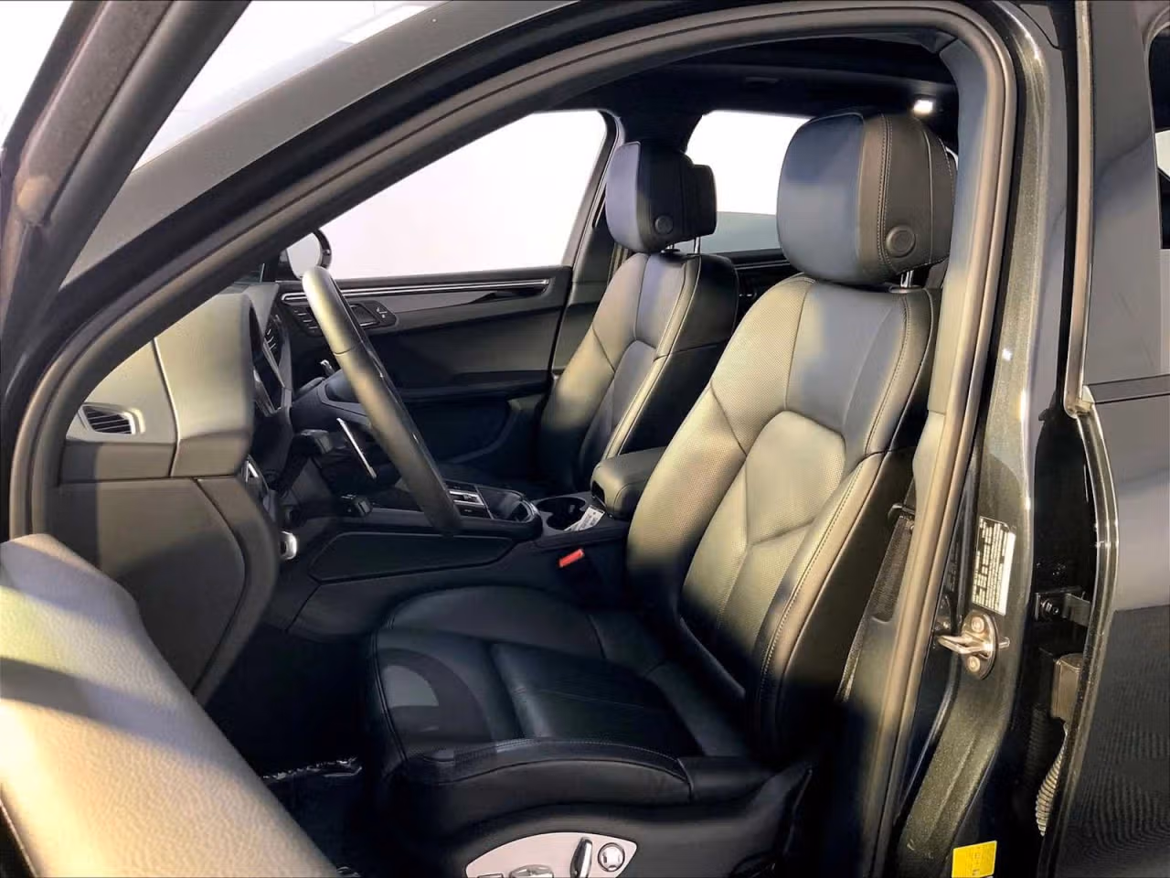 2026 Porsche Macan T - Photo 36