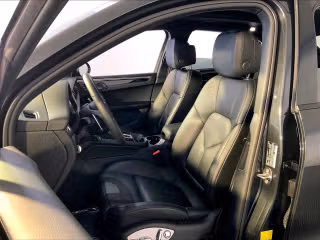 2026 Porsche Macan T - Photo 33