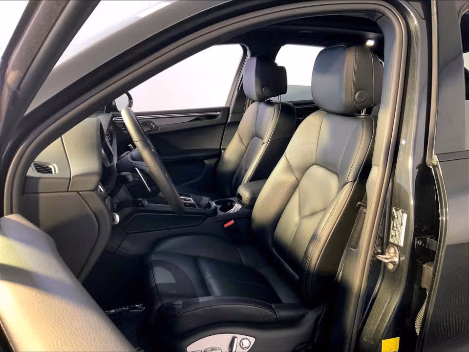 2026 Porsche Macan T - Photo 35