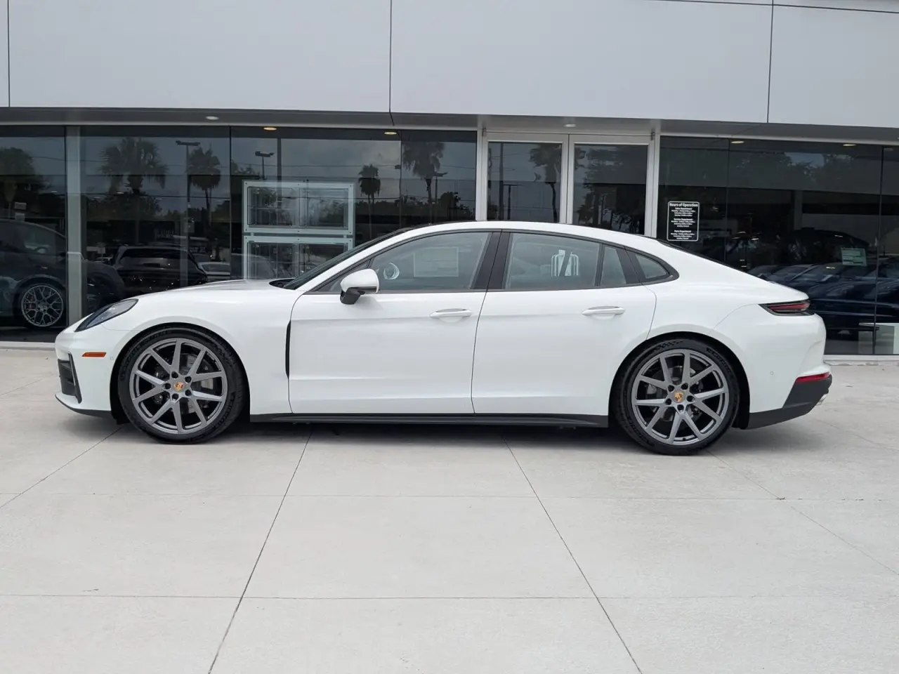 2025 Porsche Panamera Base - Photo 16
