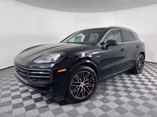2026 Porsche Cayenne S E-Hybrid's photo