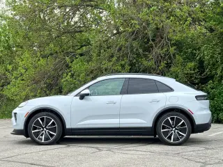 2026 Porsche Macan Base - Photo 13