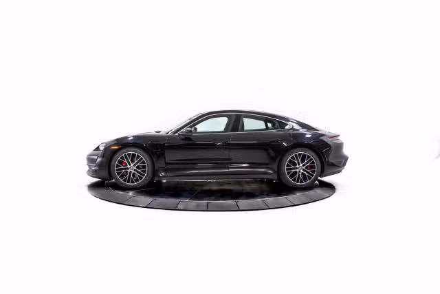 2022 Porsche Taycan S - Photo 10