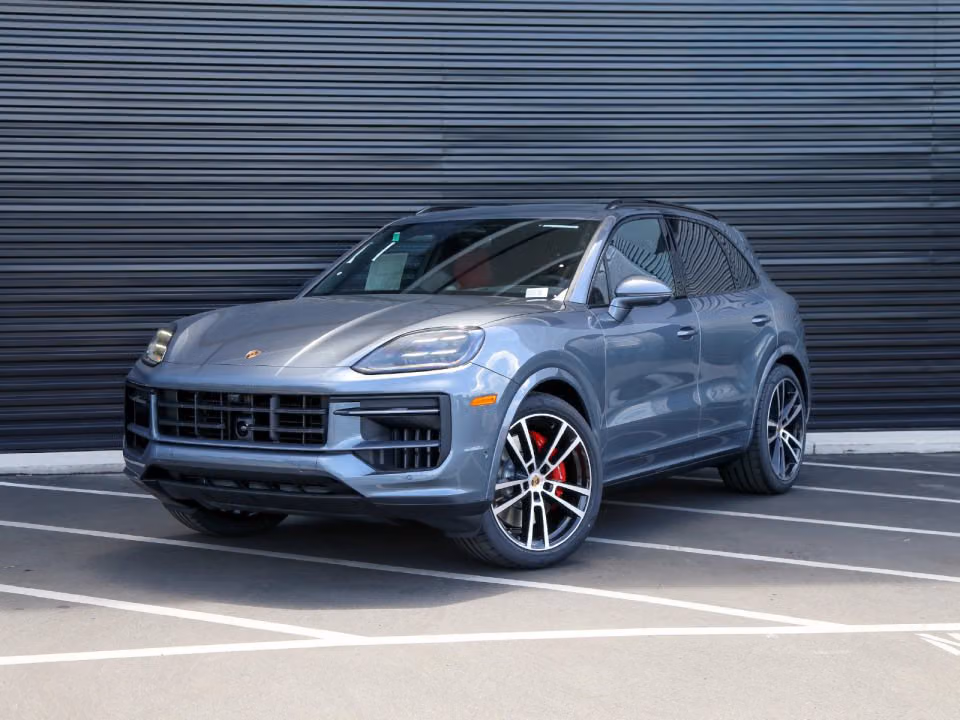 2026 Porsche Cayenne S - Photo 3