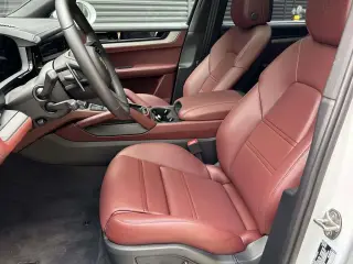 2025 Porsche Cayenne S - Photo 37