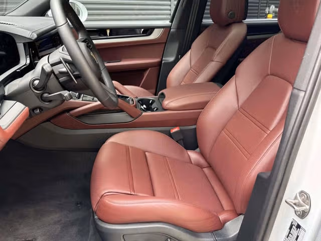 2025 Porsche Cayenne S - Photo 34