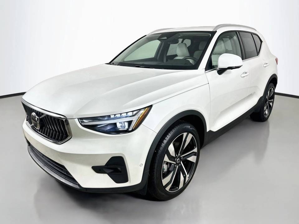 2025 Volvo XC40