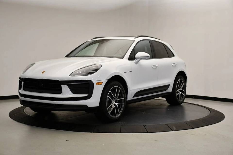 2025 Porsche Macan Base