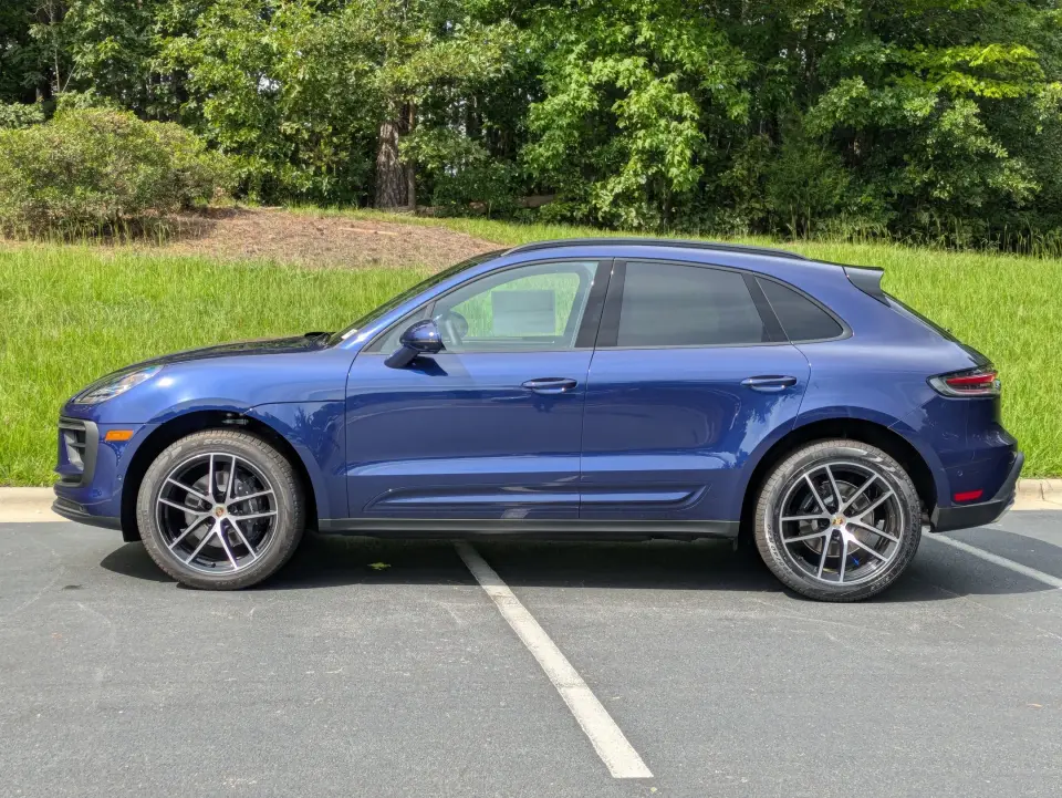 2026 Porsche Macan T - Photo 15
