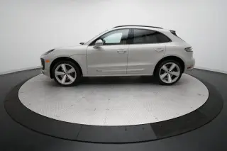 2026 Porsche Macan T - Photo 13