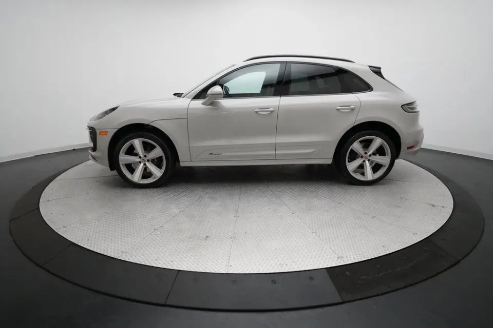 2026 Porsche Macan T - Photo 15