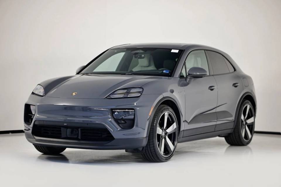 2026 Porsche Macan Base