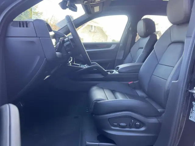 2026 Porsche Cayenne S E-Hybrid - Photo 38