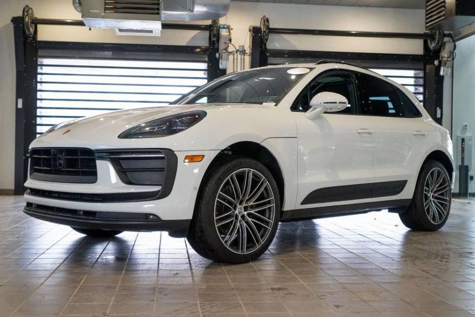 2025 Porsche Macan Base