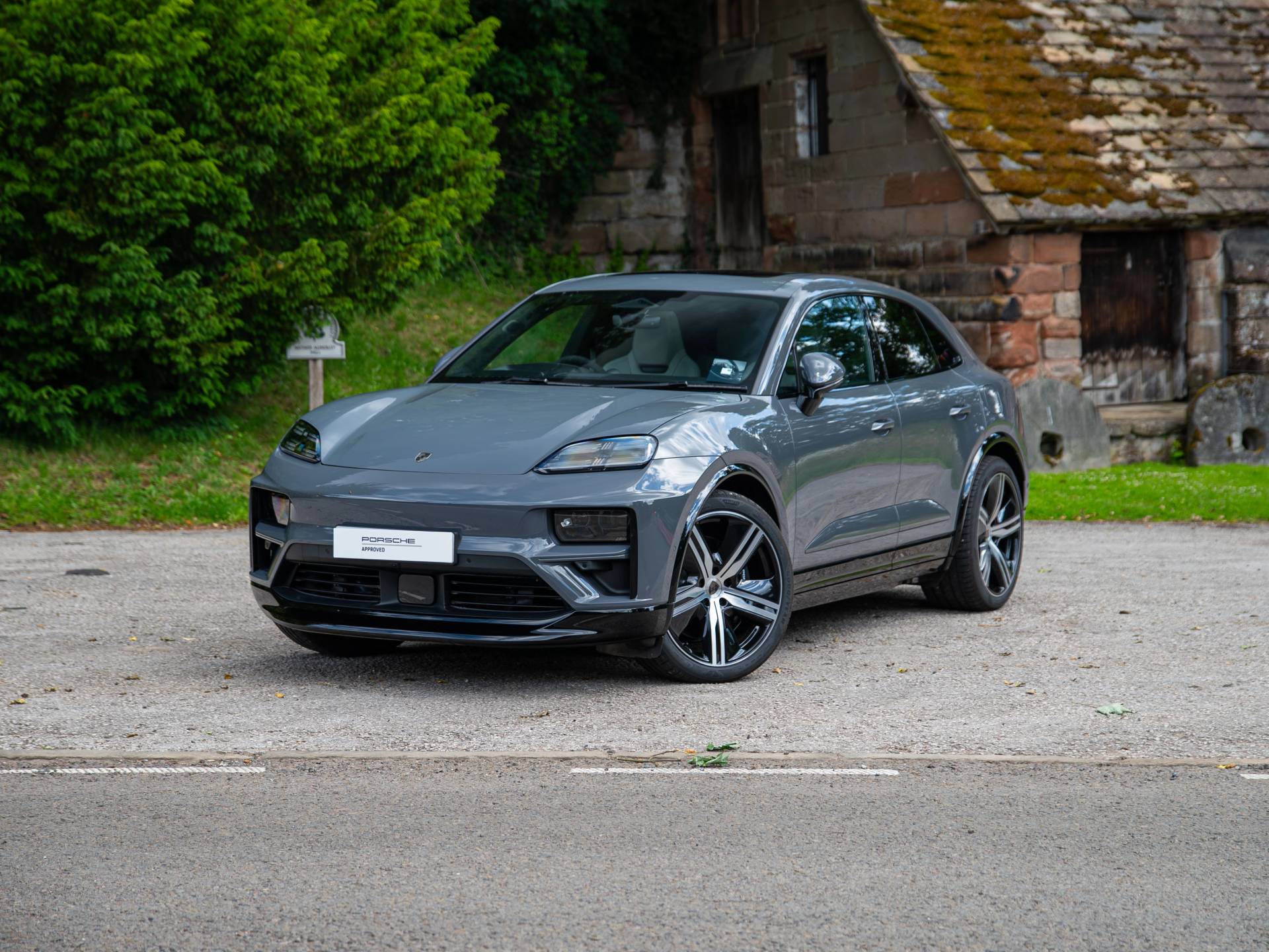 Macan Turbo, photo 2 of 43
