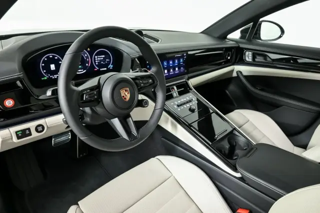 2026 Porsche Panamera 4 E-Hybrid - Photo 30