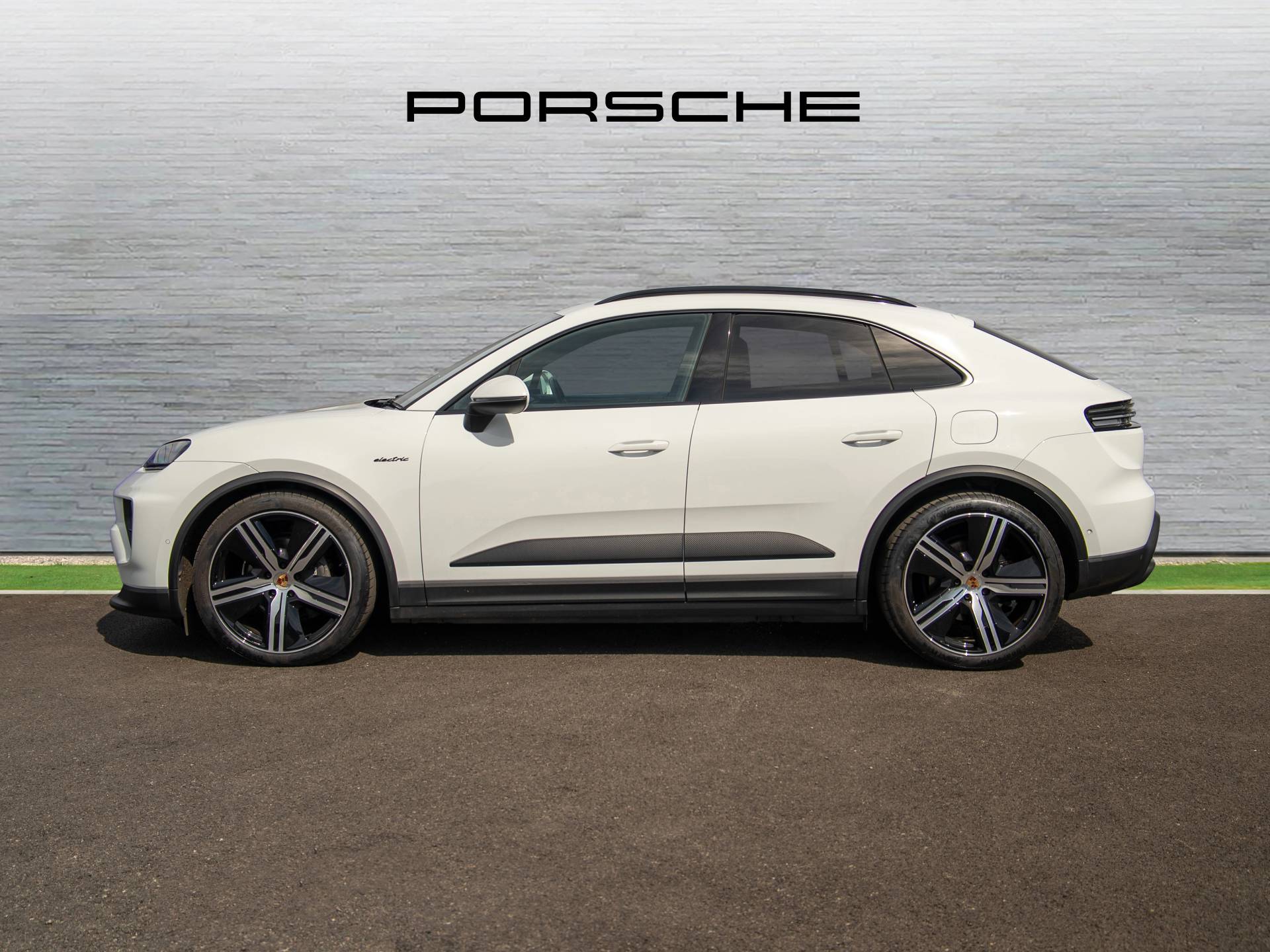 Macan 4, photo 2 of 46
