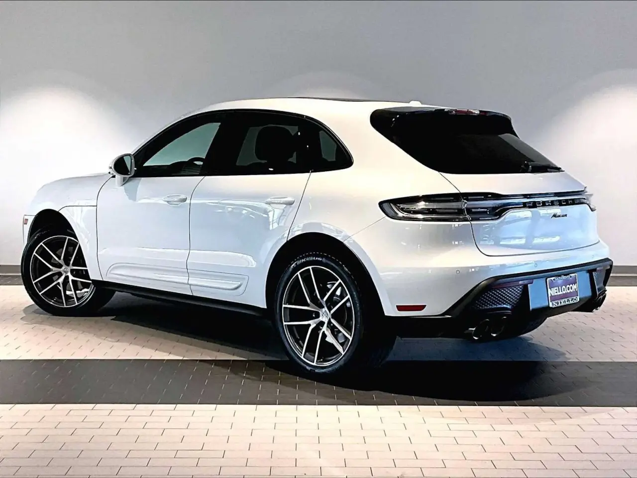 2026 Porsche Macan T - Photo 24