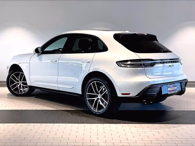2026 Porsche Macan T - Photo 18
