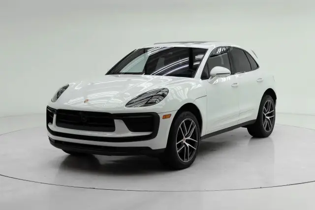 2026 Porsche Macan T - Photo 6