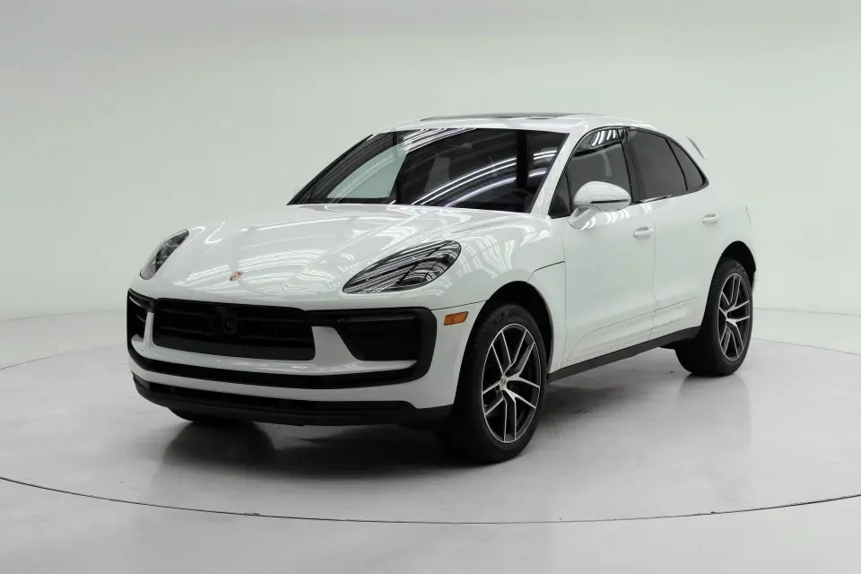 2026 Porsche Macan T - Photo 7