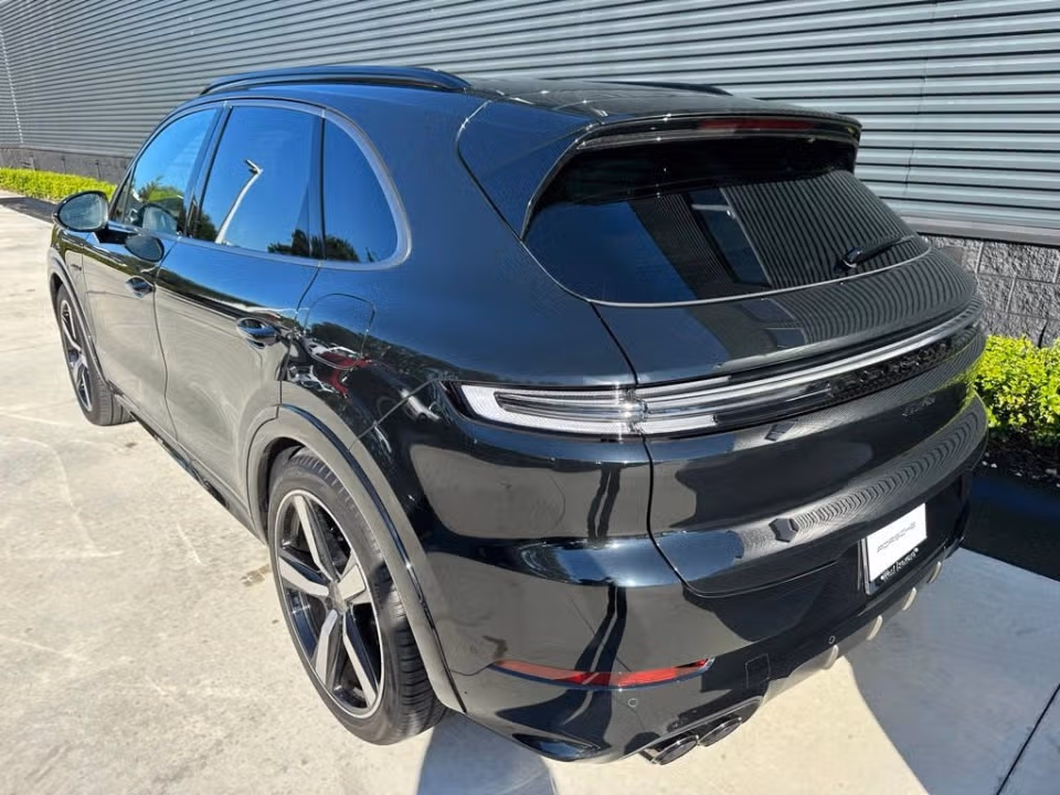 2025 Porsche Cayenne Turbo E-Hybrid - Photo 19