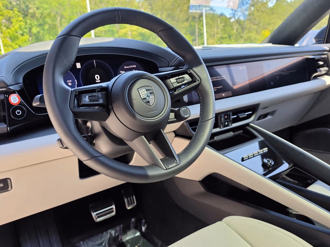 2025 Porsche Macan Turbo Electric - Photo 28