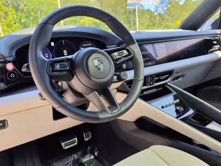2025 Porsche Macan Turbo Electric - Photo 25