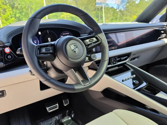 2025 Porsche Macan Turbo Electric - Photo 30