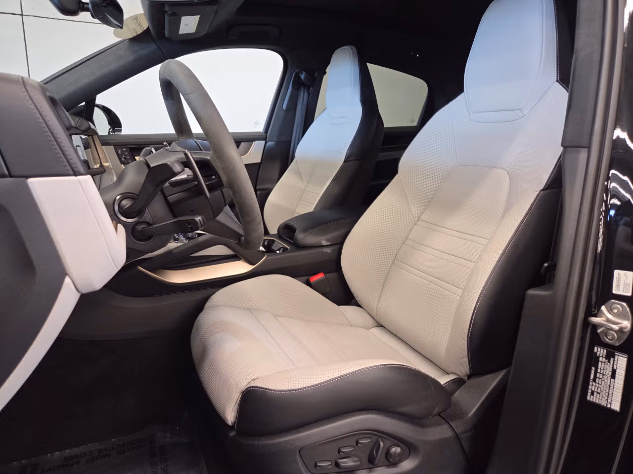 2025 Porsche Cayenne Coup GTS - Photo 36