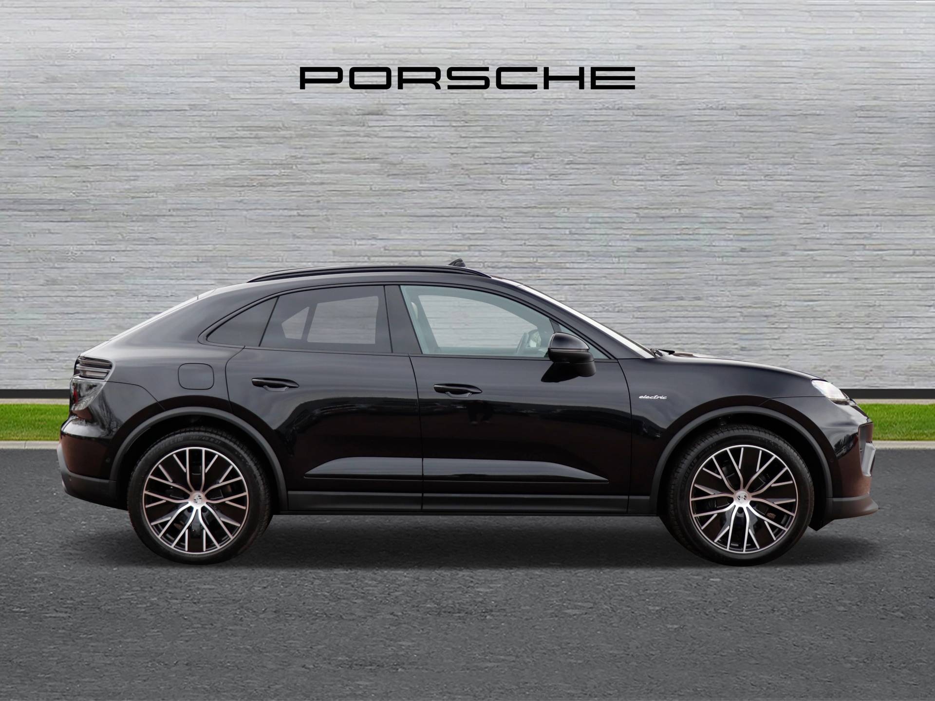 Macan 4, photo 2 of 38