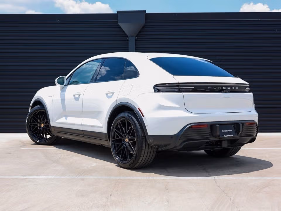 2025 Porsche Macan Base - Photo 19