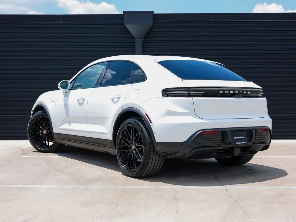 2025 Porsche Macan Base - Photo 23
