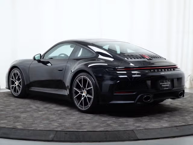 2025 Porsche 911 - Photo 18
