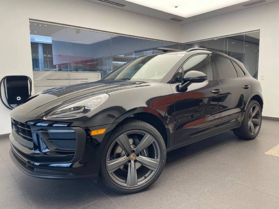 2026 Porsche Macan Base