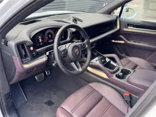2025 Porsche Cayenne S - Photo 25