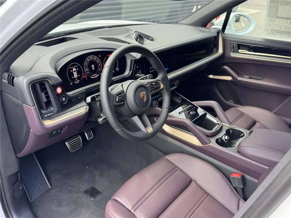 2025 Porsche Cayenne S - Photo 31